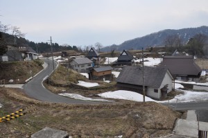 早春の世屋の里景色